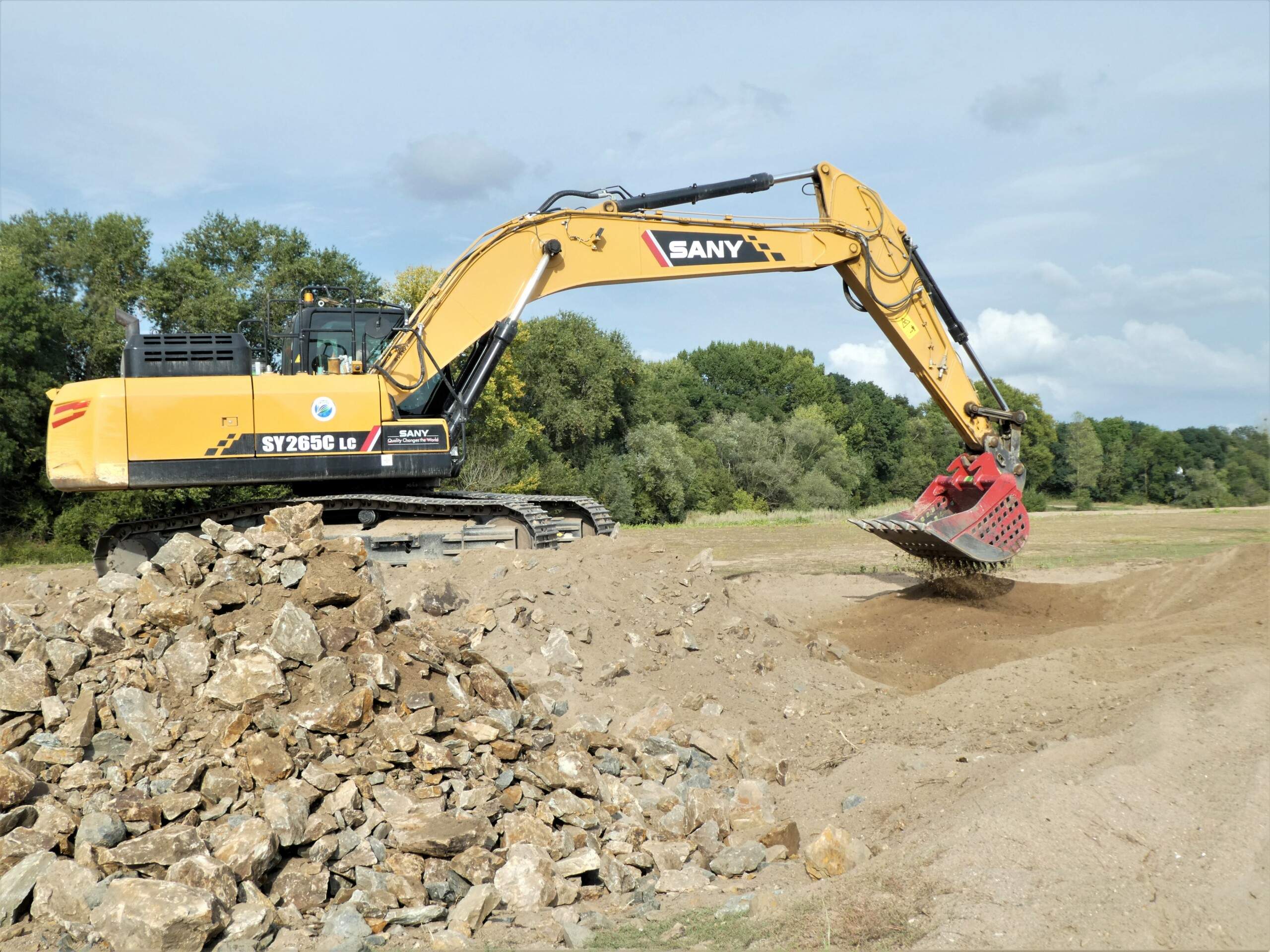 Remodelage d'épis : pelle triant les matériaux